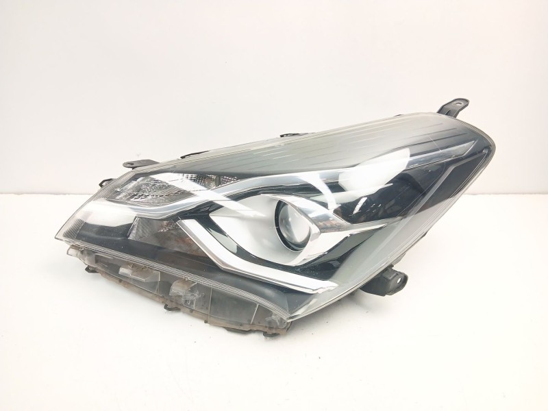 Recambio de faro izquierdo para toyota yaris (_p13_) 1.5 hybrid (nhp130_) referencia OEM IAM 811700DJ90  