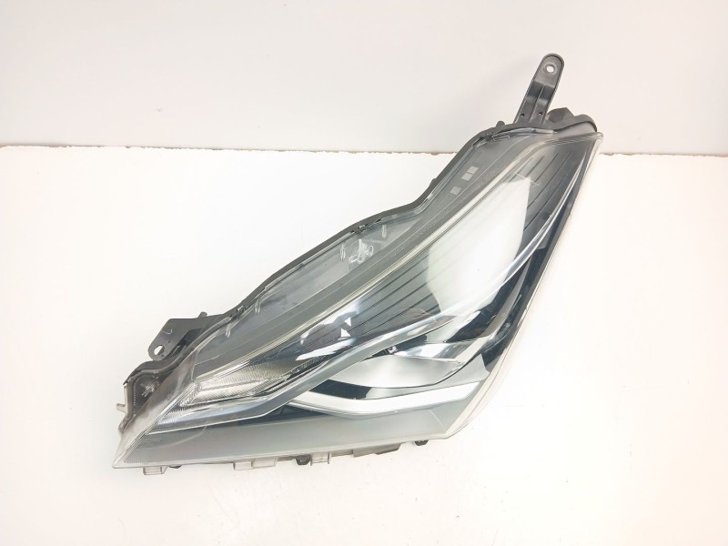 Recambio de faro izquierdo para toyota yaris (_p13_) 1.5 hybrid (nhp130_) referencia OEM IAM 811700DJ90  