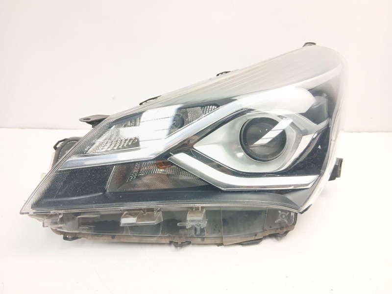 Recambio de faro izquierdo para toyota yaris (_p13_) 1.5 hybrid (nhp130_) referencia OEM IAM 811700DJ90  