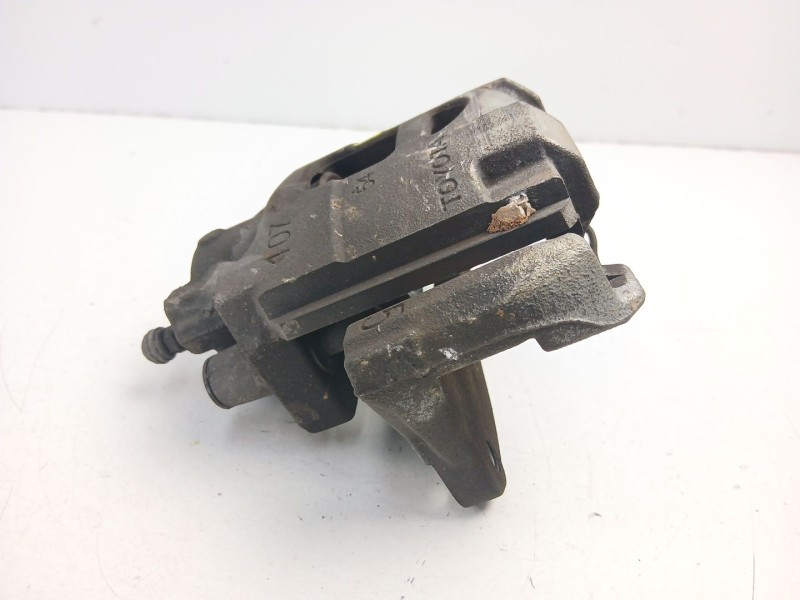 Recambio de pinza freno delantera derecha para toyota yaris (_p13_) 1.5 hybrid (nhp130_) referencia OEM IAM 477300D200  