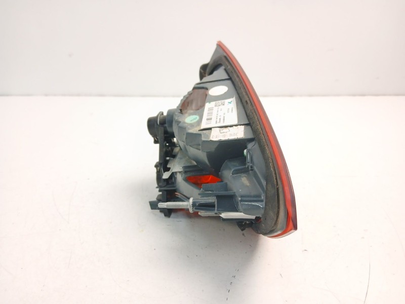 Recambio de piloto porton derecho para bmw x1 (f48) xdrive 20 d referencia OEM IAM 7350698  