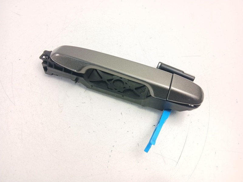 Recambio de manilla trasera izquierda para toyota yaris (_p13_) 1.5 hybrid (nhp130_) referencia OEM IAM 692040D090  