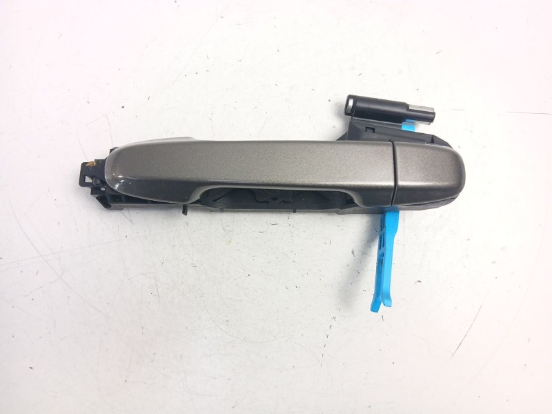 Recambio de manilla trasera izquierda para toyota yaris (_p13_) 1.5 hybrid (nhp130_) referencia OEM IAM 692040D090  