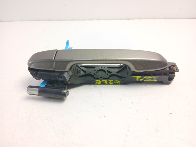 Recambio de manilla trasera izquierda para toyota yaris (_p13_) 1.5 hybrid (nhp130_) referencia OEM IAM 692040D090  