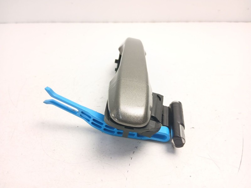 Recambio de manilla trasera izquierda para toyota yaris (_p13_) 1.5 hybrid (nhp130_) referencia OEM IAM 692040D090  