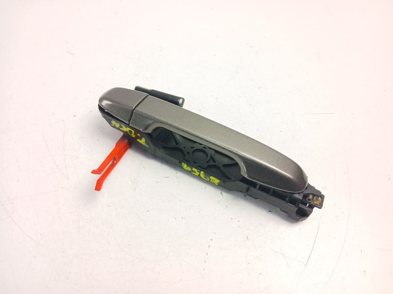 Recambio de manilla trasera derecha para toyota yaris (_p13_) 1.5 hybrid (nhp130_) referencia OEM IAM 692030D090  