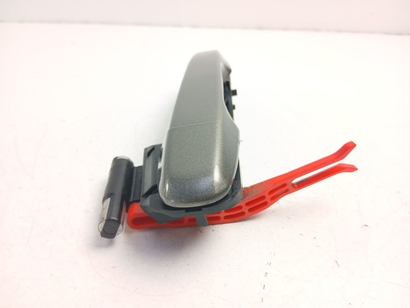 Recambio de manilla trasera derecha para toyota yaris (_p13_) 1.5 hybrid (nhp130_) referencia OEM IAM 692030D090  