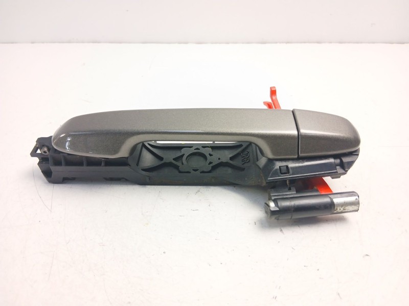 Recambio de manilla trasera derecha para toyota yaris (_p13_) 1.5 hybrid (nhp130_) referencia OEM IAM 692030D090  