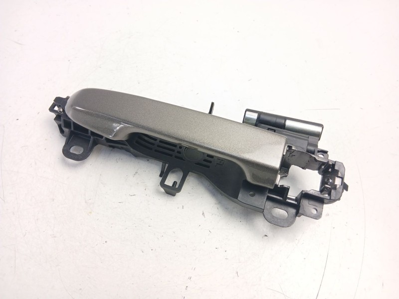 Recambio de manilla delantera izquierda para toyota yaris (_p13_) 1.5 hybrid (nhp130_) referencia OEM IAM 692020D070  