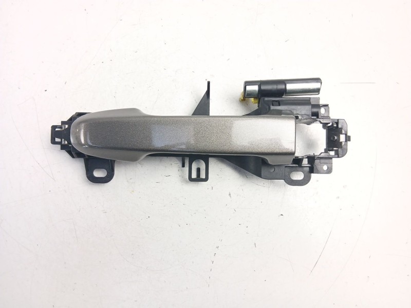 Recambio de manilla delantera izquierda para toyota yaris (_p13_) 1.5 hybrid (nhp130_) referencia OEM IAM 692020D070  