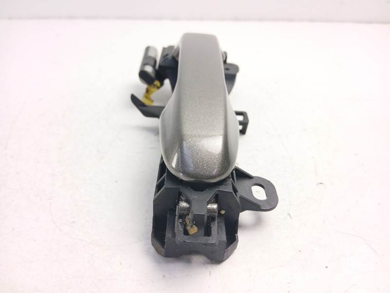 Recambio de manilla delantera izquierda para toyota yaris (_p13_) 1.5 hybrid (nhp130_) referencia OEM IAM 692020D070  