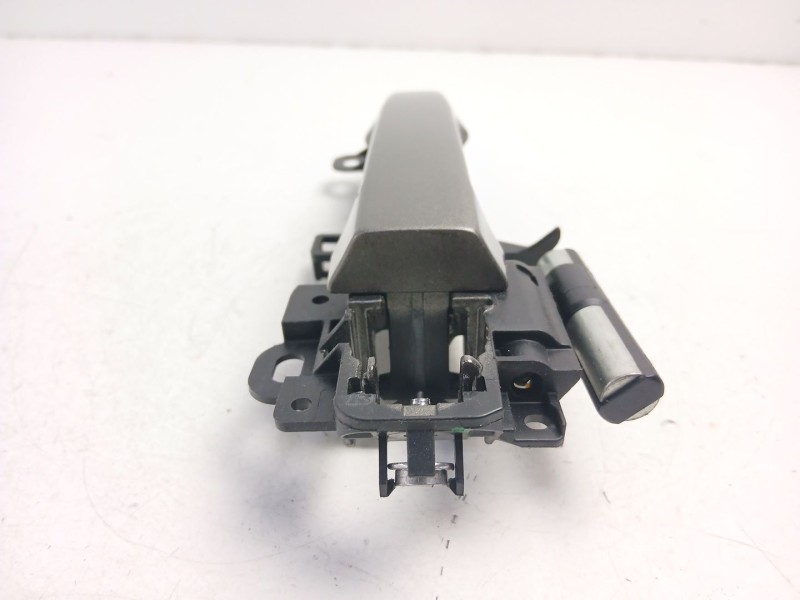 Recambio de manilla delantera izquierda para toyota yaris (_p13_) 1.5 hybrid (nhp130_) referencia OEM IAM 692020D070  