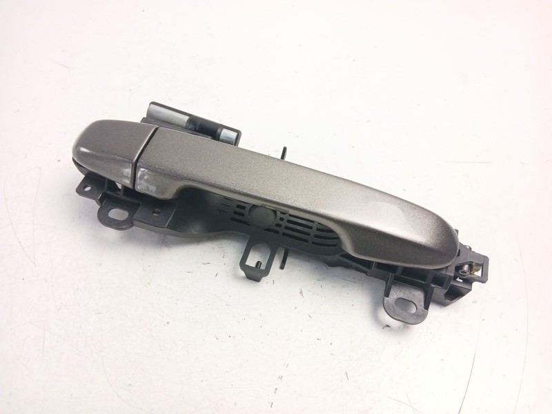 Recambio de manilla delantera derecha para toyota yaris (_p13_) 1.5 hybrid (nhp130_) referencia OEM IAM 692010D050  