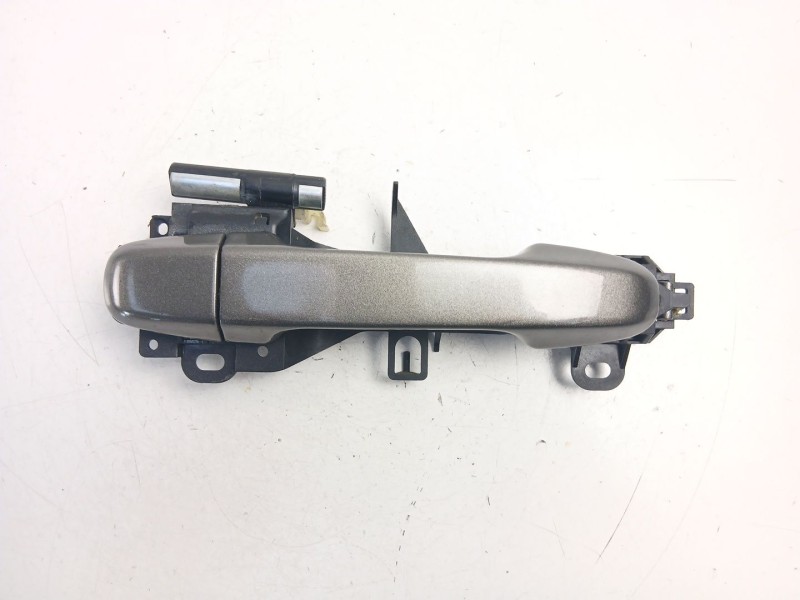 Recambio de manilla delantera derecha para toyota yaris (_p13_) 1.5 hybrid (nhp130_) referencia OEM IAM 692010D050  