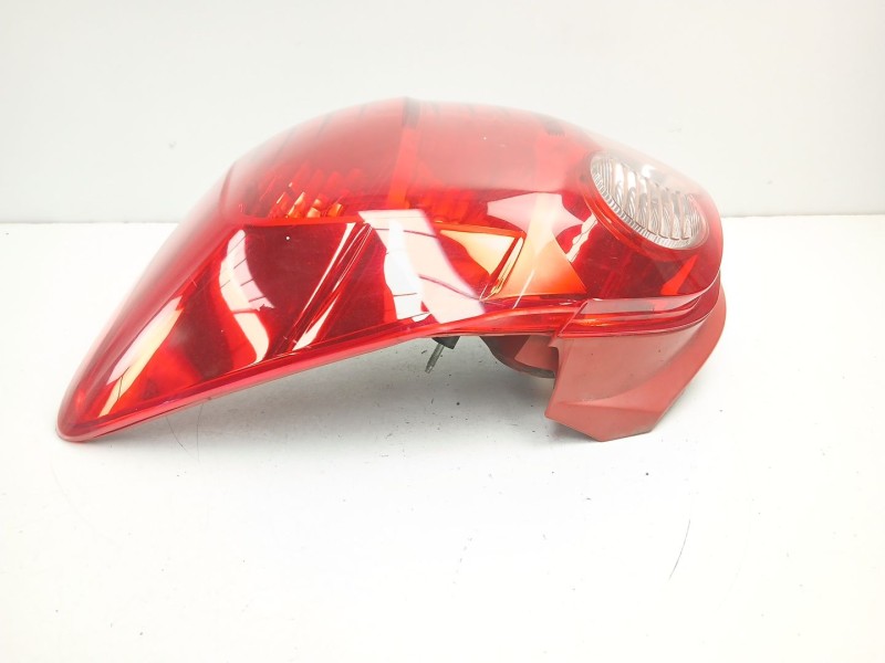 Recambio de piloto trasero derecho para toyota auris (_e15_) 2.2 d (ade157_, ade151_) referencia OEM IAM 8155102380  