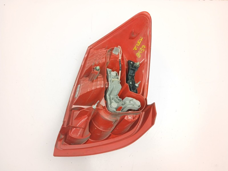 Recambio de piloto trasero derecho para toyota auris (_e15_) 2.2 d (ade157_, ade151_) referencia OEM IAM 8155102380  