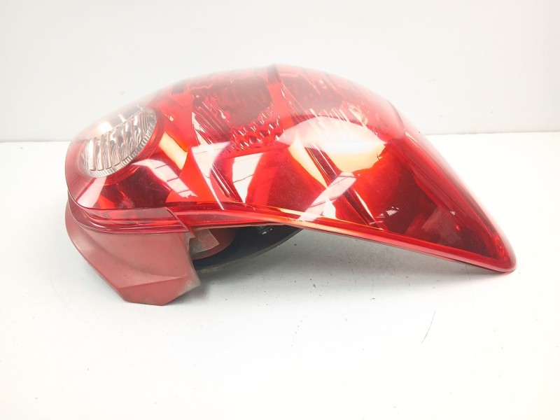 Recambio de piloto trasero izquierdo para toyota auris (_e15_) 2.2 d (ade157_, ade151_) referencia OEM IAM 8156102380  