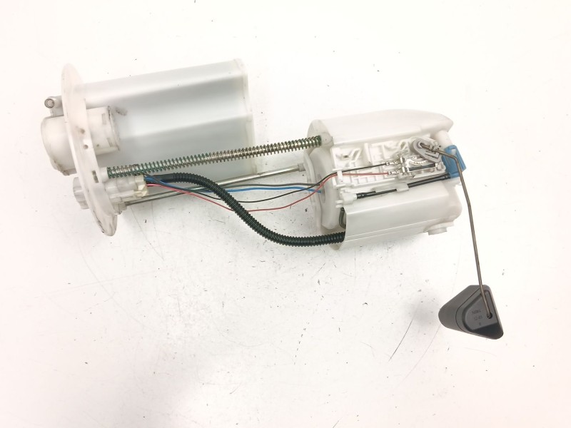 Recambio de bomba combustible aforador para toyota yaris (_p13_) 1.5 hybrid (nhp130_) referencia OEM IAM 777040D090  