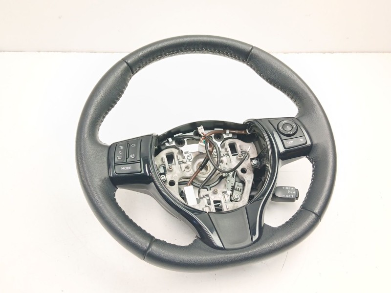 Recambio de volante para toyota yaris (_p13_) 1.5 hybrid (nhp130_) referencia OEM IAM 451000D49024 310374599BMYAA 