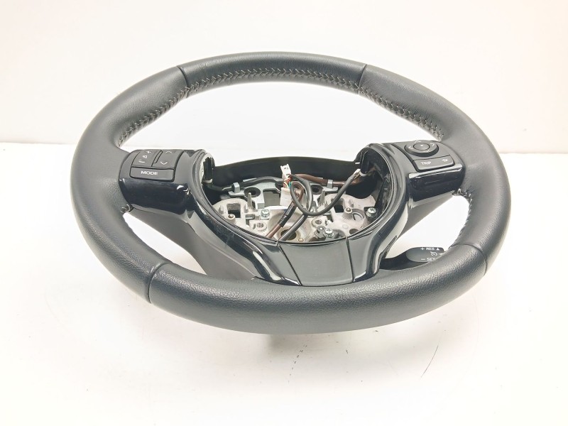 Recambio de volante para toyota yaris (_p13_) 1.5 hybrid (nhp130_) referencia OEM IAM 451000D49024 310374599BMYAA 