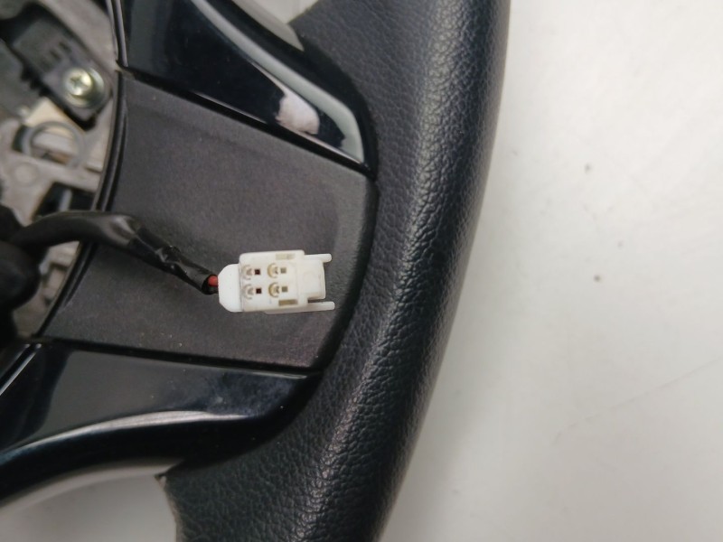 Recambio de volante para toyota yaris (_p13_) 1.5 hybrid (nhp130_) referencia OEM IAM 451000D49024 310374599BMYAA 