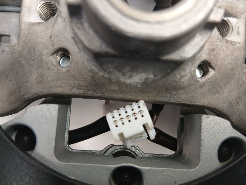 Recambio de volante para toyota yaris (_p13_) 1.5 hybrid (nhp130_) referencia OEM IAM 451000D49024 310374599BMYAA 