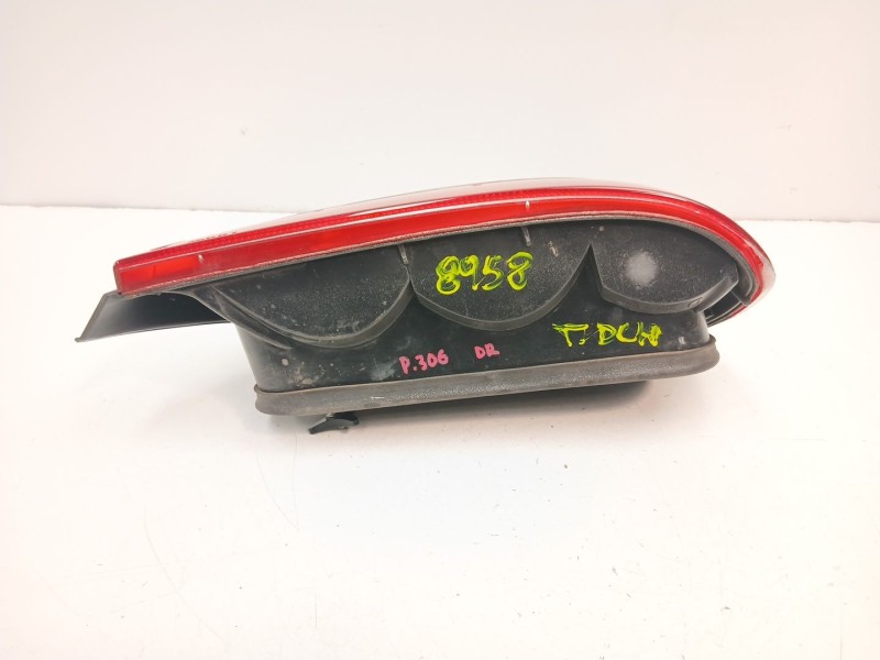 Recambio de piloto trasero derecho para peugeot 306 (7b, n3, n5) 1.9 d referencia OEM IAM 6351L9  