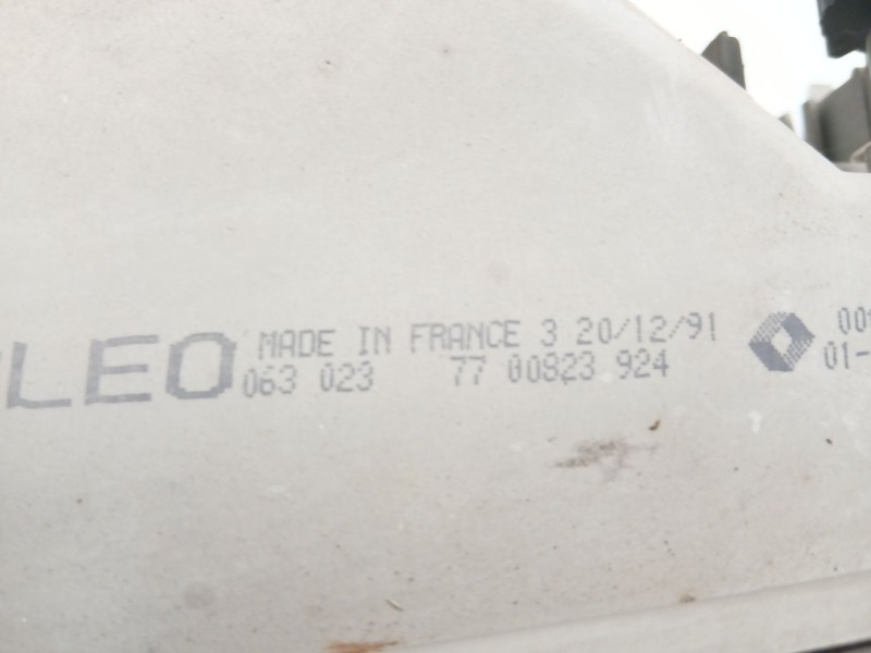 Recambio de faro izquierdo para renault 19 i (b/c53_) 1.4 referencia OEM IAM 7700823924  
