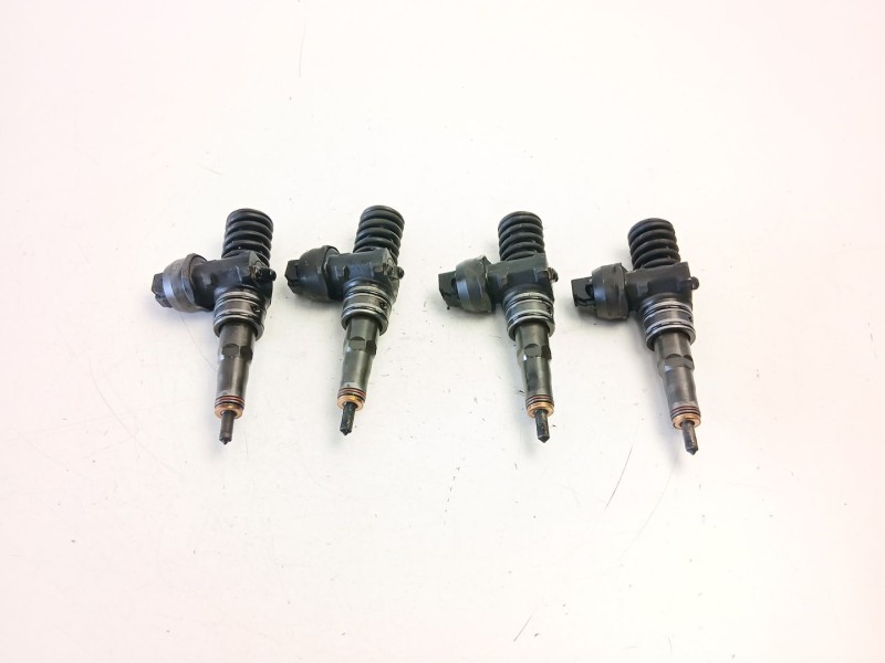 Recambio de inyectores juego para volkswagen passat b5 (3b2) 1.9 tdi referencia OEM IAM 038130073AG 0414720215 