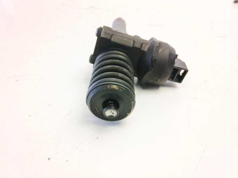 Recambio de inyectores juego para volkswagen passat b5 (3b2) 1.9 tdi referencia OEM IAM 038130073AG 0414720215 