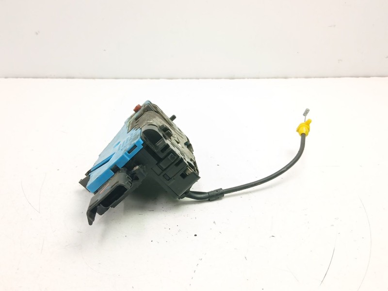 Recambio de cerradura puerta trasera derecha para peugeot 207 1.4 g referencia OEM IAM 9138H8  