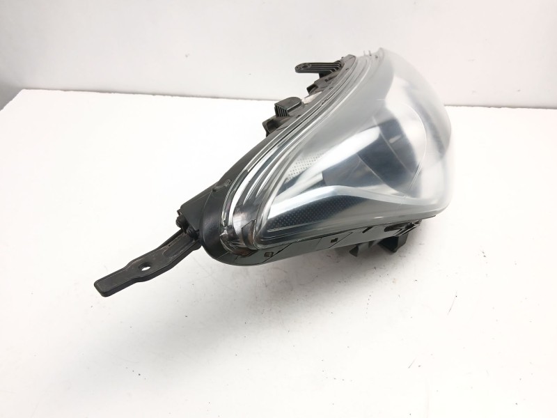 Recambio de faro derecho para hyundai i20 i (pb, pbt) 1.1 crdi referencia OEM IAM 921024P500  