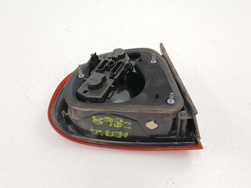 Recambio de piloto trasero derecho para seat toledo ii (1m2) 1.6 16v referencia OEM IAM 1M5945096B  