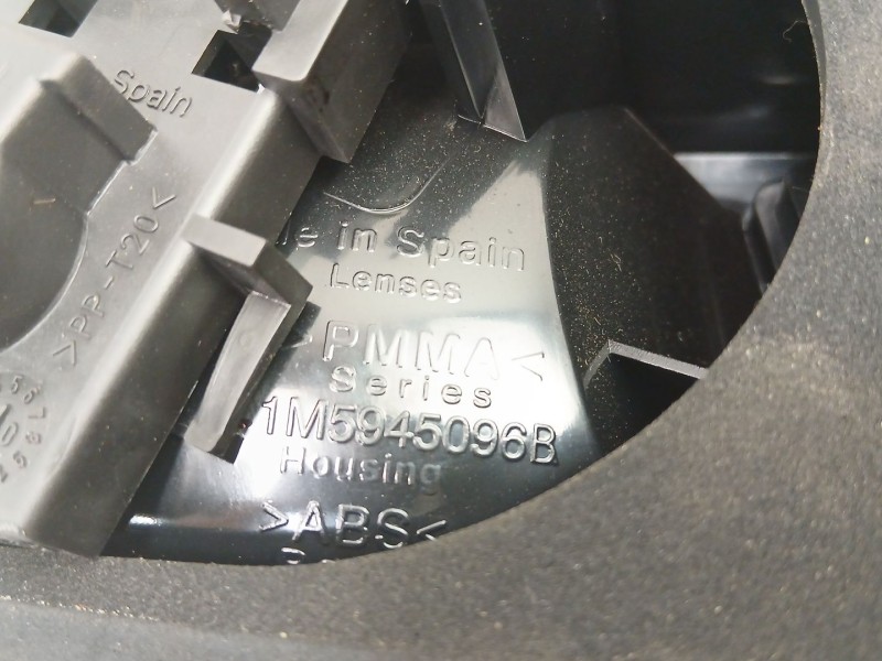 Recambio de piloto trasero derecho para seat toledo ii (1m2) 1.6 16v referencia OEM IAM 1M5945096B  