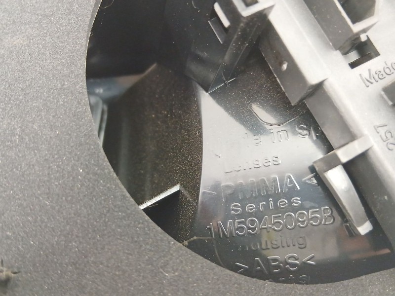 Recambio de piloto trasero izquierdo para seat toledo ii (1m2) 1.6 16v referencia OEM IAM 1M5945095B  