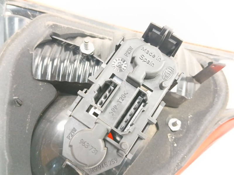 Recambio de piloto trasero central para seat toledo ii (1m2) 1.6 16v referencia OEM IAM 1M5945225  1M5945107