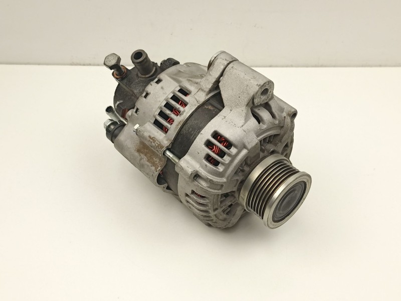 Recambio de alternador para hyundai elantra (xd) 2.0 crdi gls (4-ptas.) referencia OEM IAM 3730027011  
