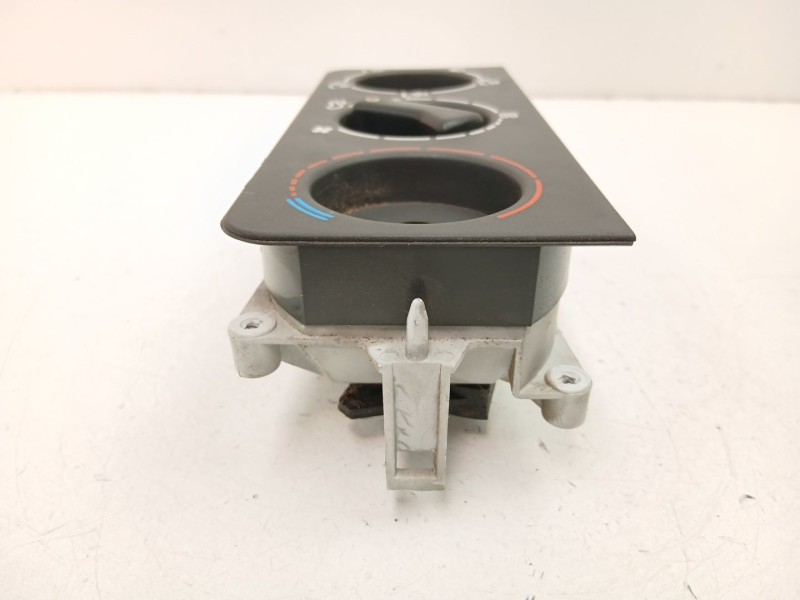Recambio de mandos calefaccion aire para peugeot 205 plus 1.4 g referencia OEM IAM 645145  