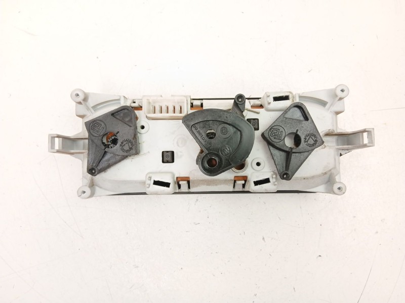 Recambio de mandos calefaccion aire para peugeot 205 plus 1.4 g referencia OEM IAM 645145  