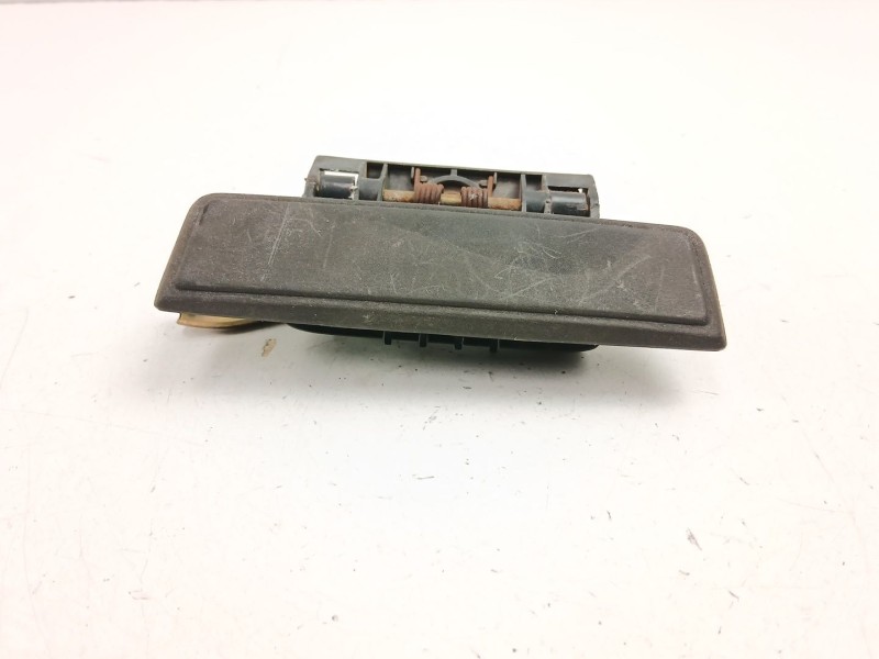 Recambio de manilla trasera derecha para peugeot 205 plus 1.4 g referencia OEM IAM 910176  