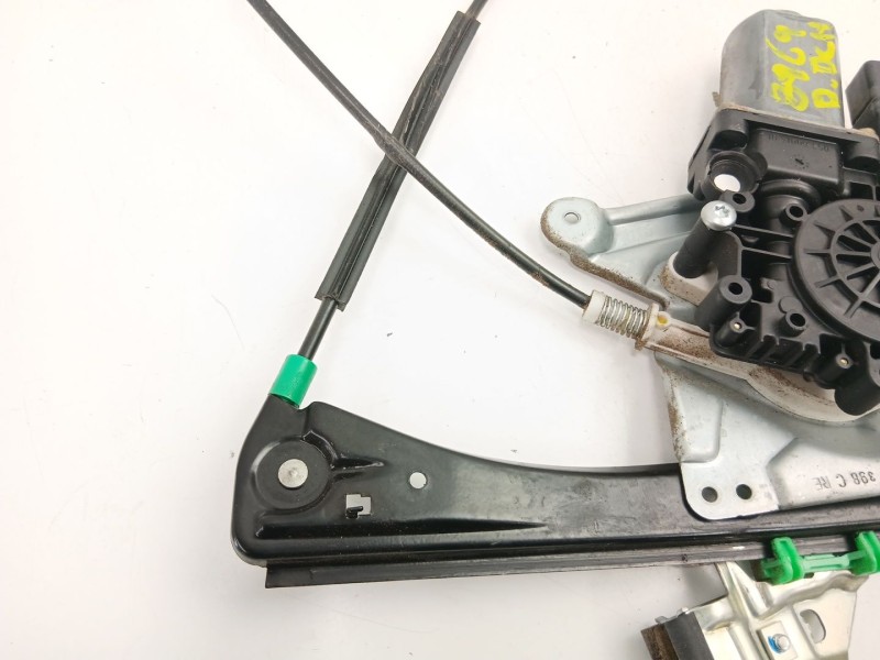 Recambio de elevalunas delantero derecho para audi a4 b5 (8d2) 1.8 t referencia OEM IAM 8D0837398C  