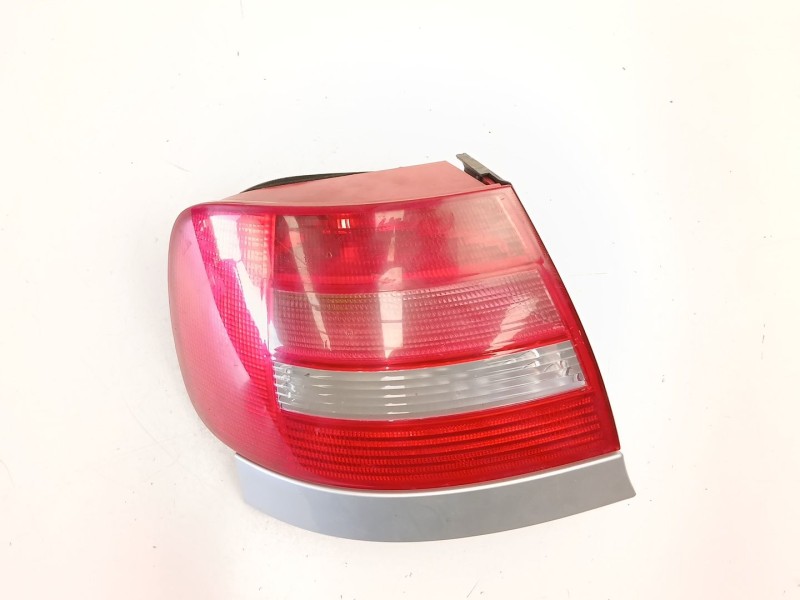 Recambio de piloto trasero izquierdo para audi a4 b5 (8d2) 1.8 t referencia OEM IAM 8D0945095G  