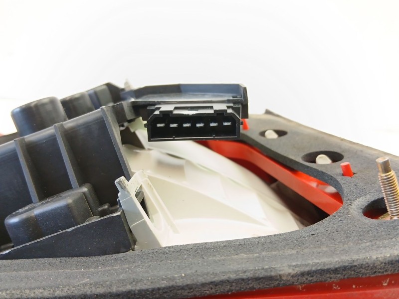 Recambio de piloto trasero derecho para audi a4 b5 (8d2) 1.8 t referencia OEM IAM 8D0945096G  