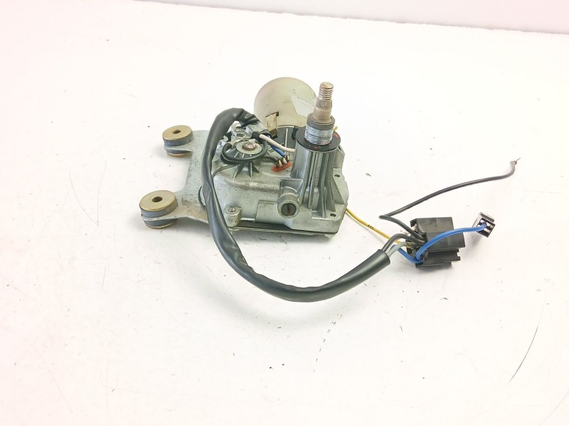 Recambio de motor limpia trasero para peugeot 205 plus 1.4 g referencia OEM IAM 640572  