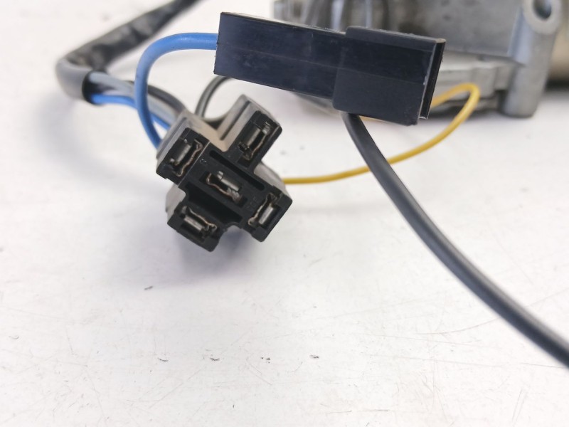 Recambio de motor limpia trasero para peugeot 205 plus 1.4 g referencia OEM IAM 640572  