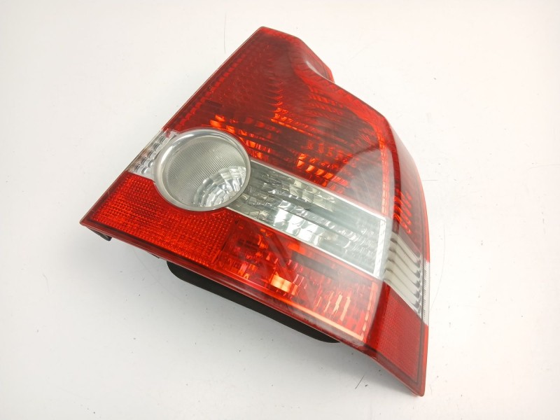 Recambio de piloto trasero derecho para volvo s40 ii (544) 2.0 d referencia OEM IAM 30698913  