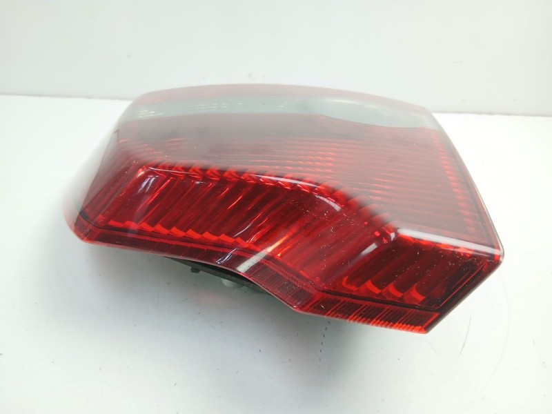 Recambio de piloto trasero derecho para volvo s40 ii (544) 2.0 d referencia OEM IAM 30698913  