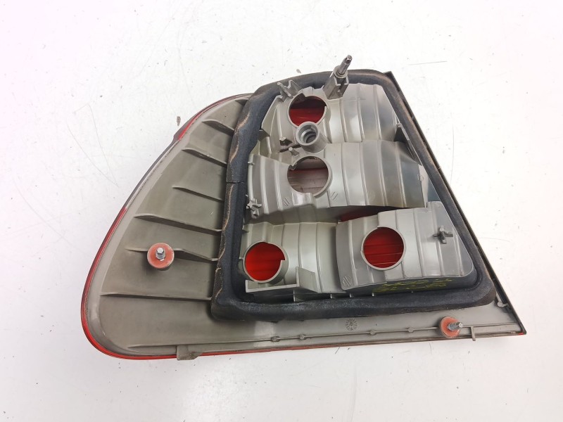 Recambio de piloto trasero derecho para bmw 3 (e46) 320 d referencia OEM IAM 6910532  