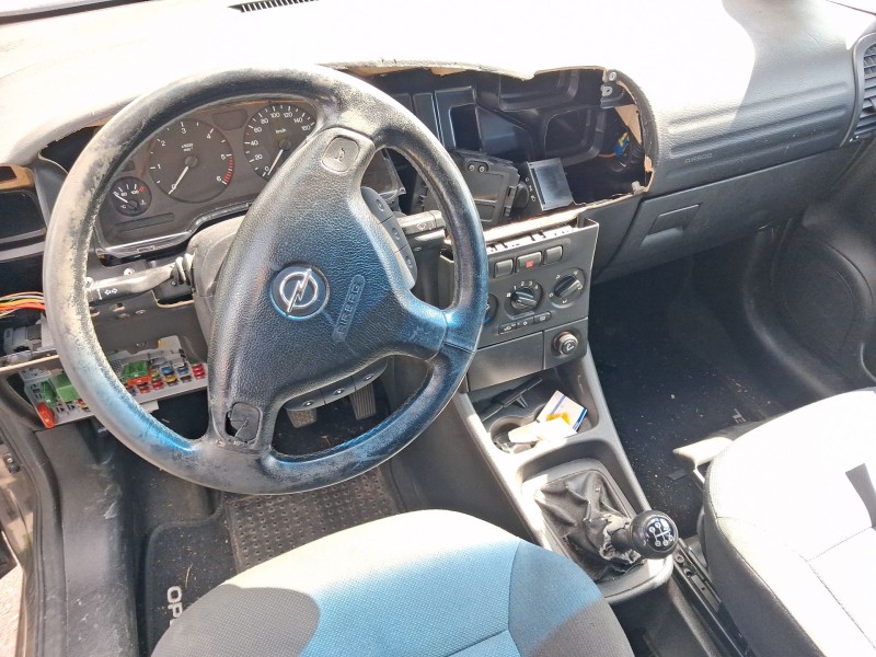 opel zafira a monospace (t98) del año 2000