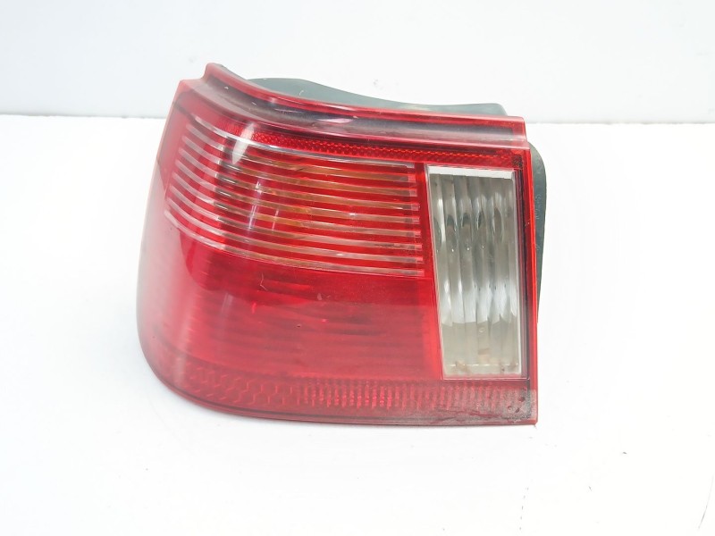 Recambio de piloto trasero izquierdo para seat ibiza ii (6k1) 1.4 i referencia OEM IAM 6K6945095J  6K6945111G
